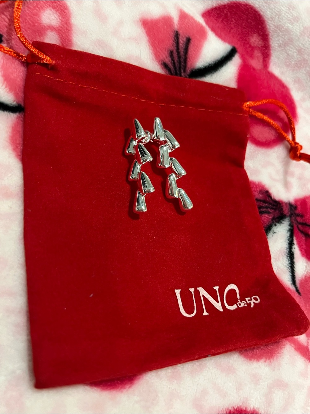 UNO de 50 Silver Cascade Drop Earrings on Red Pouch